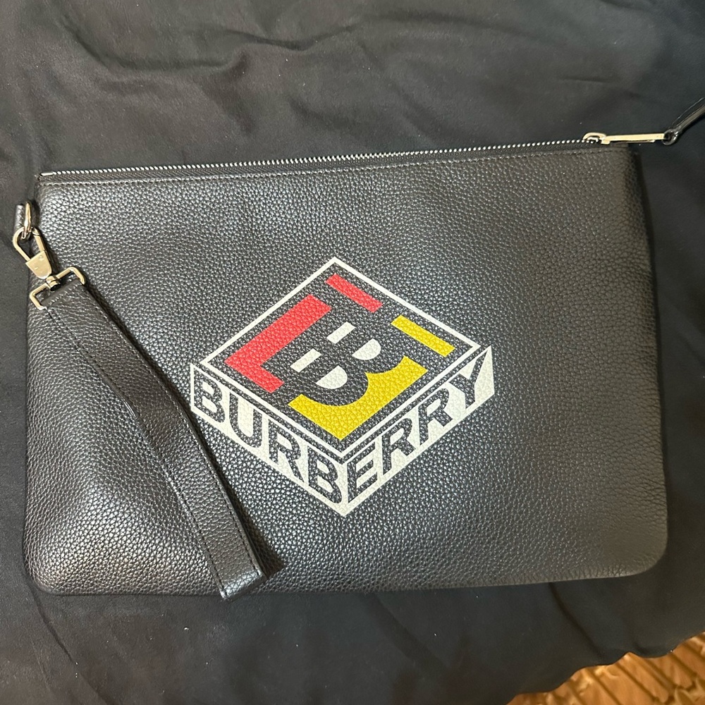 Burberry wristlet clutch